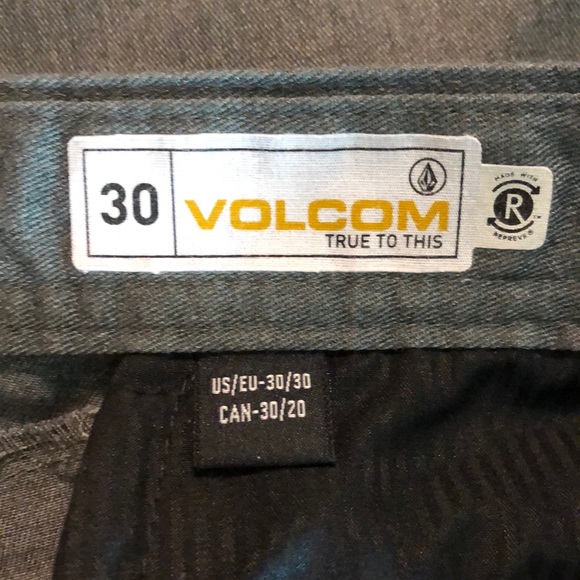 VOLCOM Size 30 Skate Surf Shorts Pockets Bermuda Length Deep Gray $48 NEW - Picture 5 of 13